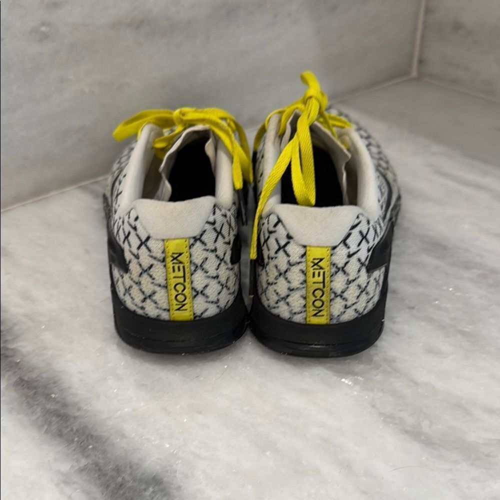 NIKE Metcon 4 ' White Dynamic Yellow ' SKU AO2806 107 white with black Xs size 8 - Picture 6 of 12
